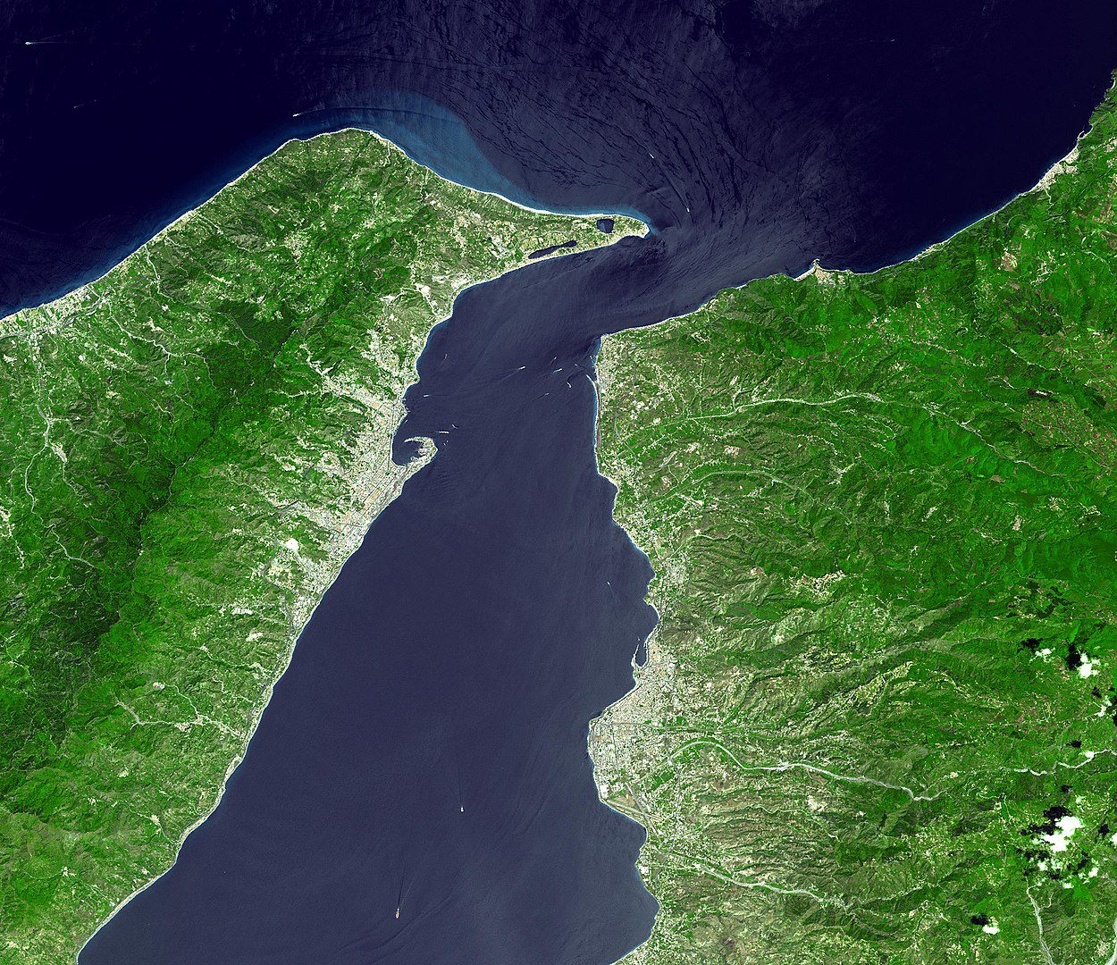 Stretto di Messina, foto satellitare