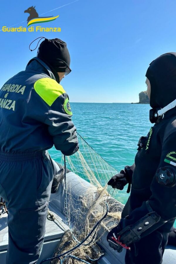 GDF ROAN Pescara: sommozzatori individuano e sequestrano oltre 1000 metri di reti da pesca abusiva lungo la costa teatina
