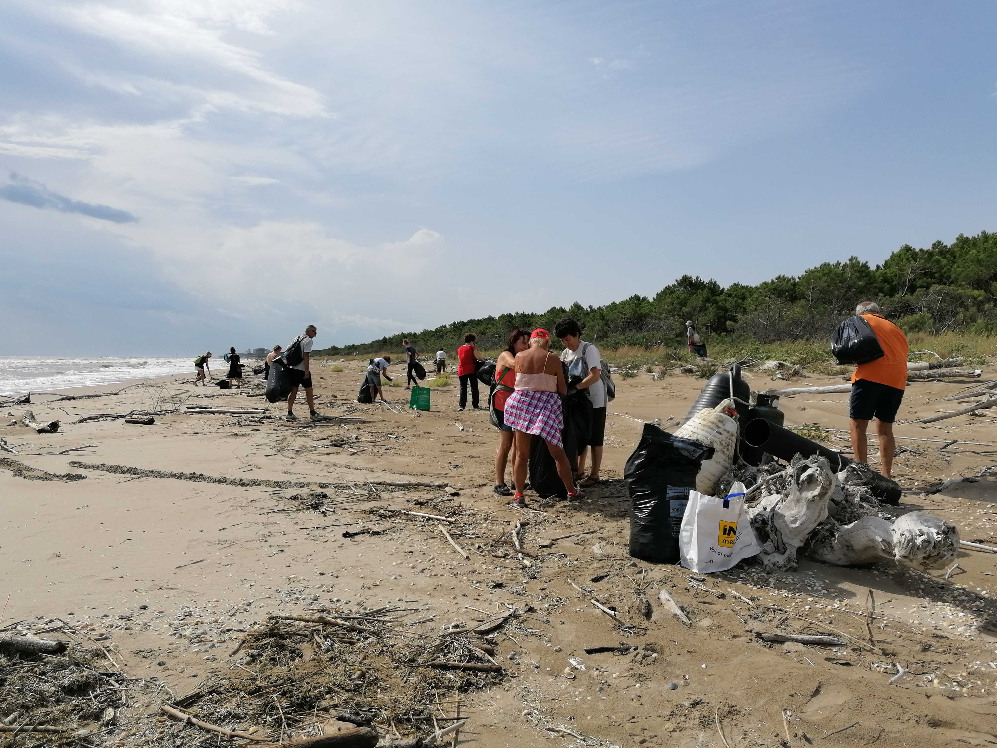 Riserva di foce Bevano: la pulizia alla spiaggia in una mostra fotografica