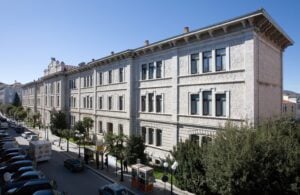 La Casa Della Scuola E. D Ovidio Campobasso Facciata Dell Intero Edificio Foto Presutti