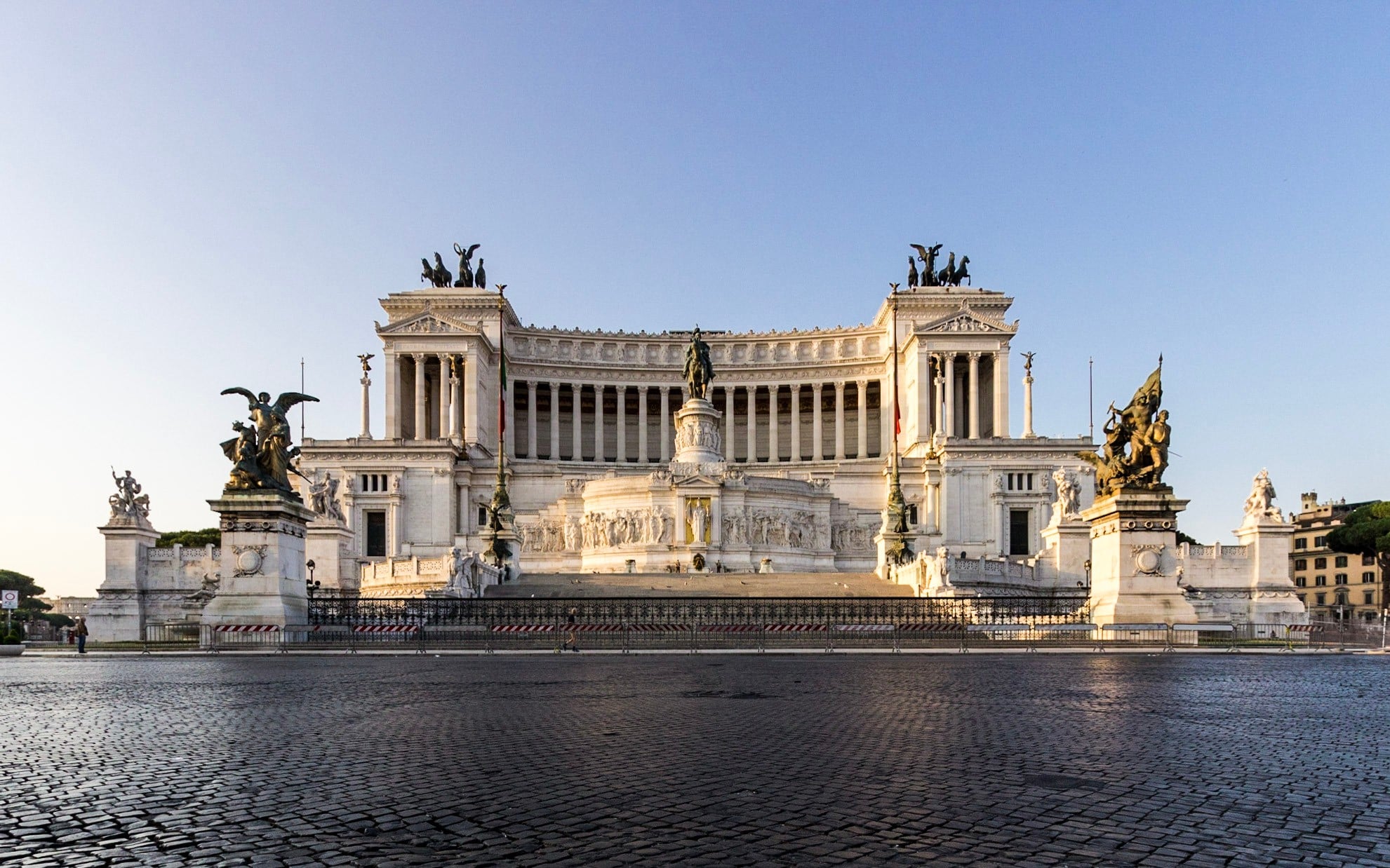 PHOTO-2026-07-10-18-22-22 altare della patria