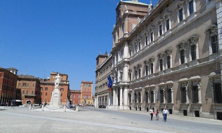 piazza roma modena