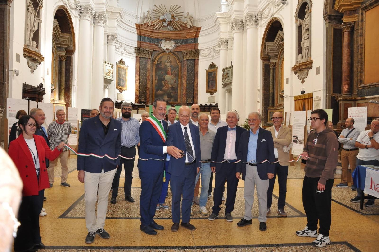 1 Taglio Nastro Mostra