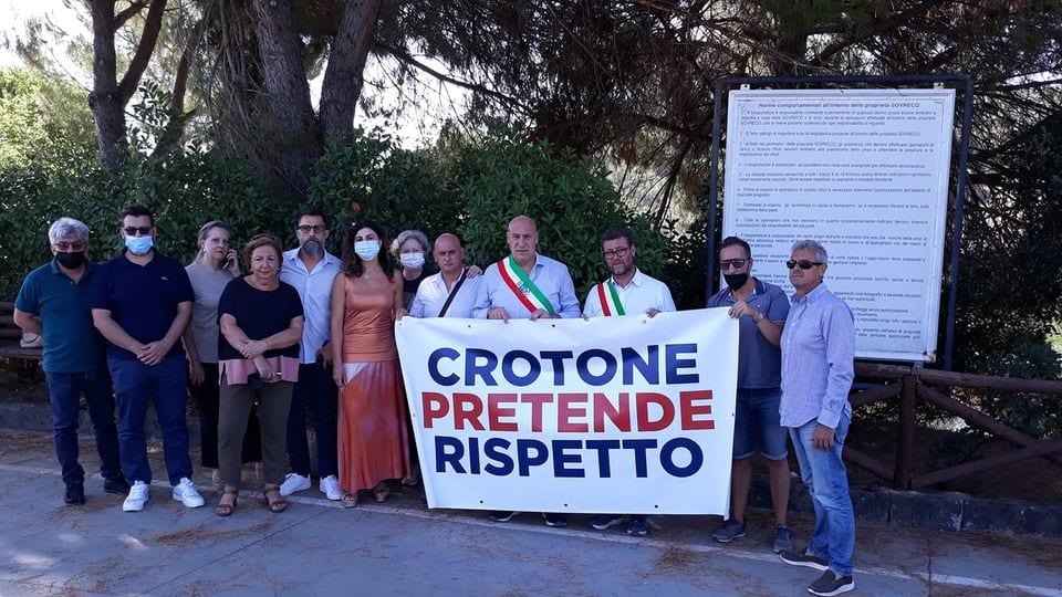 Crotone: sindaco e giunta in presidio alla discarica. La solidarietà di Italia Nostra
