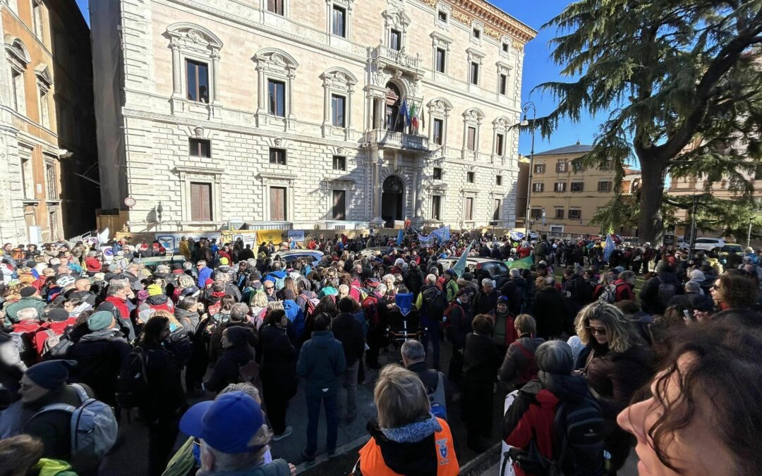 Manifestazione molto partecipata, ieri 3 febbraio a Perugia, per dire no ai mezzi motorizzati sui sentieri.