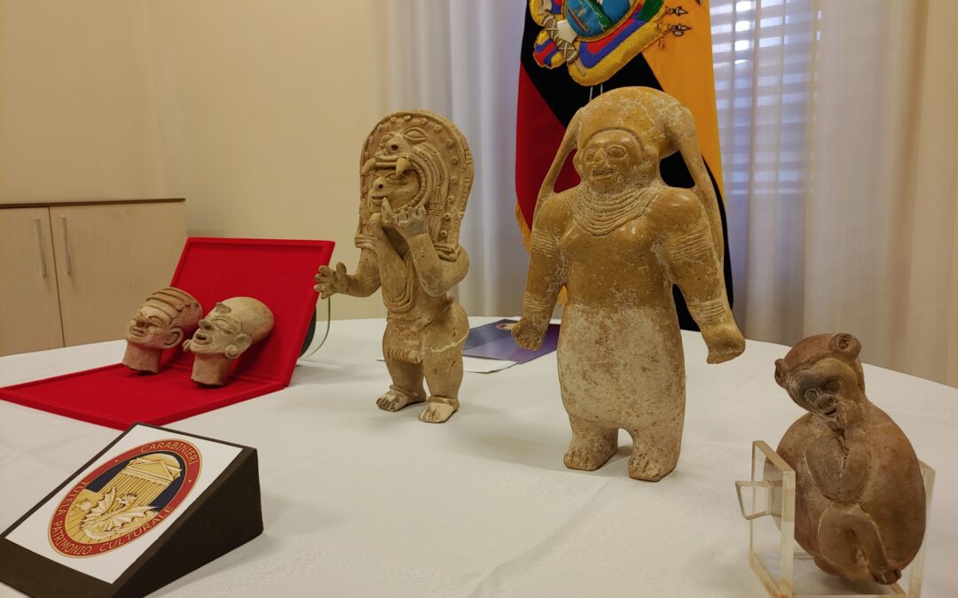 Carabiniere Tutela Patrimonio Culturale di Torino, libero dal servizio, riconosce e recupera alcuni reperti archeologici provenienti dalle Repubbliche della Colombia e dell’Ecuador