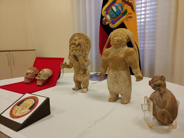 Carabiniere Tutela Patrimonio Culturale di Torino, libero dal servizio, riconosce e recupera alcuni reperti archeologici provenienti dalle Repubbliche della Colombia e dell’Ecuador