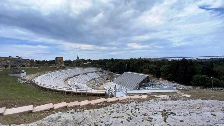 Non solo caso Segesta ma anche Teatro greco di Siracusa ovvero tutela e uso sociale dei beni culturali in Sicilia