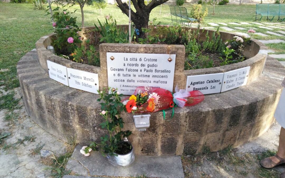 Crotone: cerimonia per il 29º Anniversario dell’attentato di Capaci presso il giardino “Falcone e Borsellino”