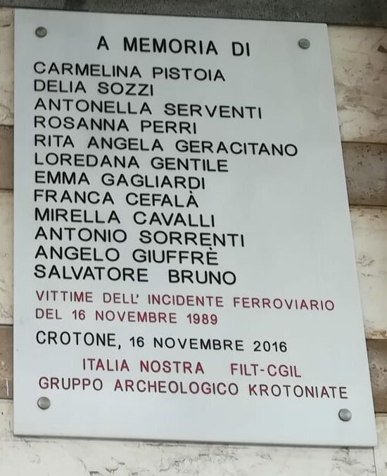 Crotone: un ulivo bianco in memoria delle vittime dell’incidente del 16 novembre 1989