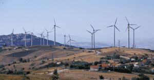 Le associazioni ambientaliste contro l’eolico industriale ribadiscono che sarà il MITE e non la società proponente a giudicare l’impatto ambientale delle pale su Tuscania. 