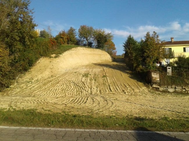 Bra: Italia Nostra denuncia lo “sfregio” alla collina in località San Matteo