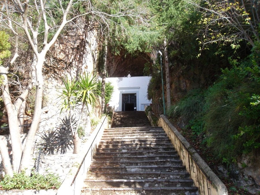 santuario_della_madonna_della_grotta1