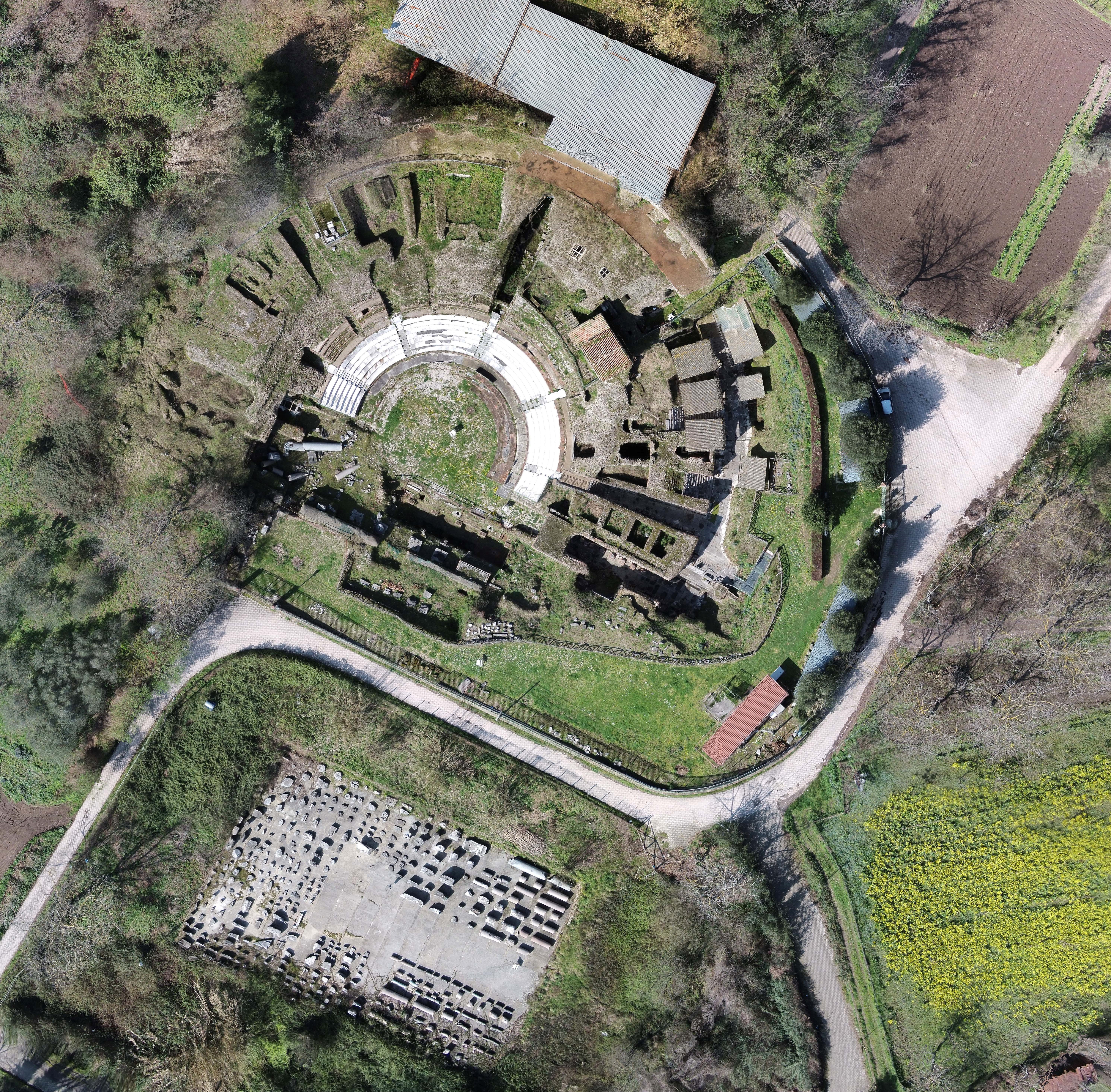Teano, area archeologica della città antica – Teatro e Tempio di Apollo: segnalazione per la Lista Rossa